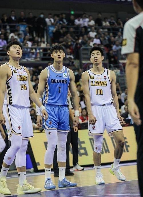 黑白直播免费体育直播-中国篮协宣布下赛季将会有调整，球迷猜测消息背后原因的简单介绍