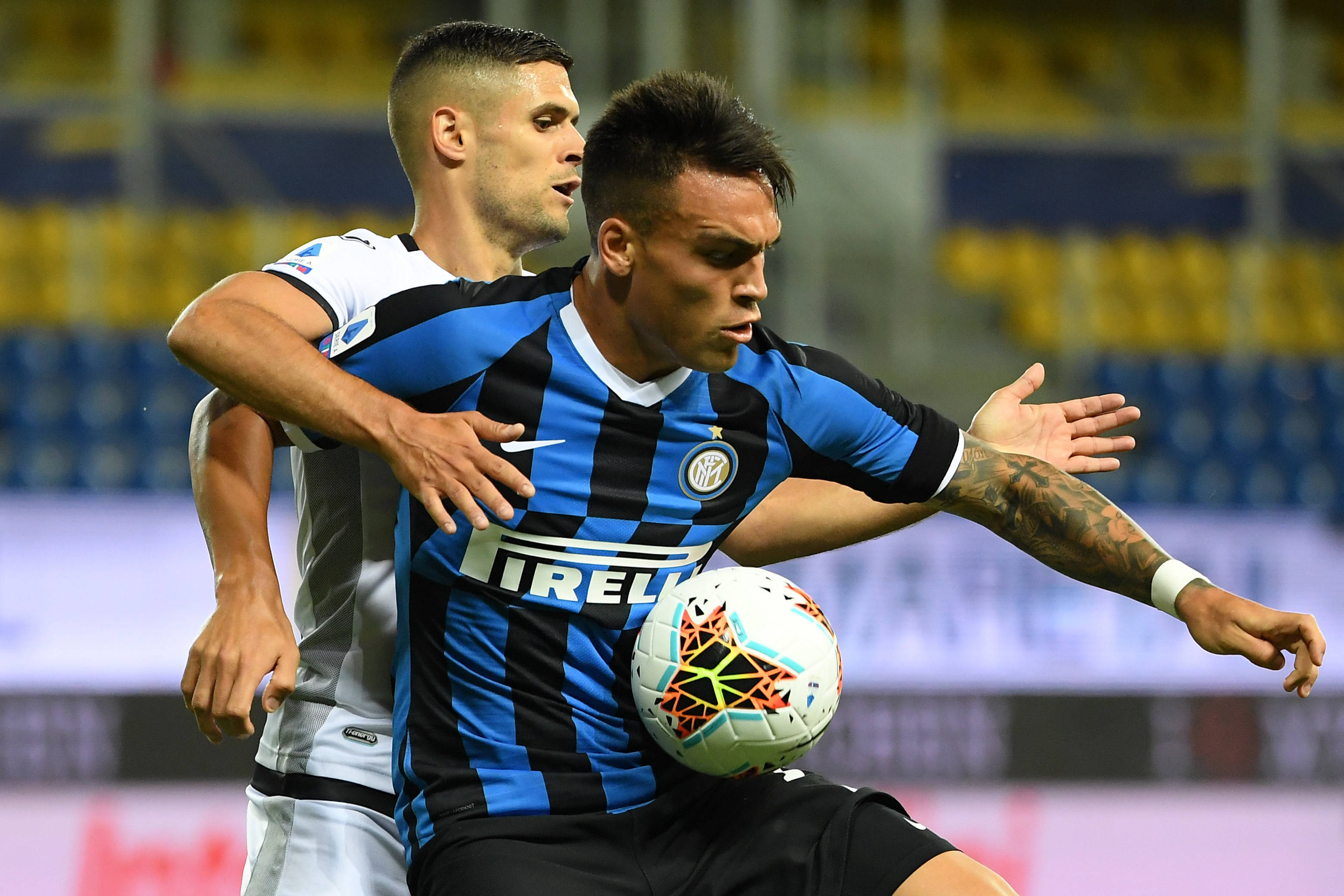 黑白直播-意大利足坛治安问题备受关注的简单介绍