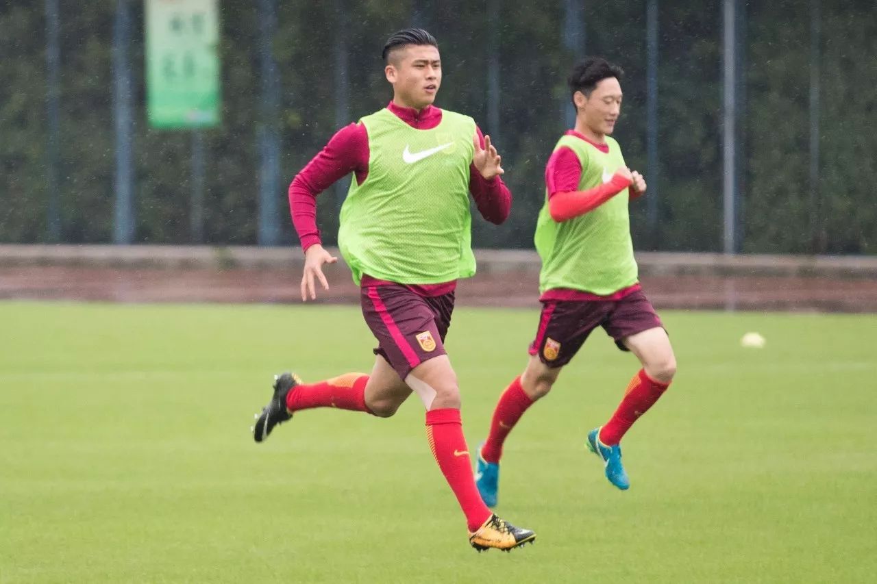 战术配合展现出球队的默契度 战术配合展现出球队的默契度