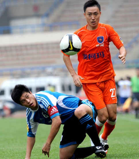 黑白直播nba-青岛中能客场逆转大连实德，豪取三分的简单介绍