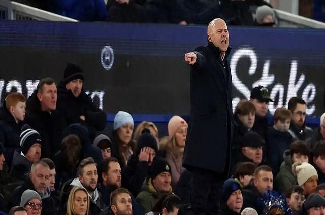 黑白直播在线观看-曼城备战受困伤病，困扰球队的简单介绍