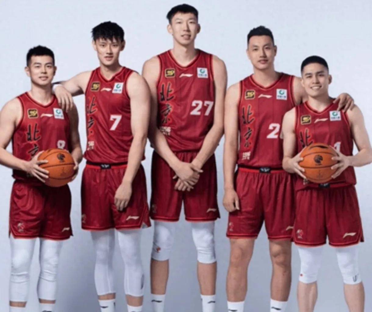 黑白直播-国内外球队相互交锋，角逐晋级名额的简单介绍