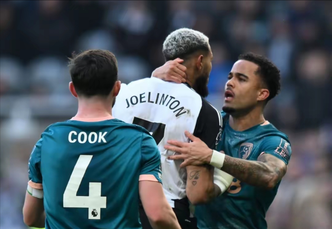 包含纽卡斯尔联主场憾负热刺，苦吞英超四连败的词条