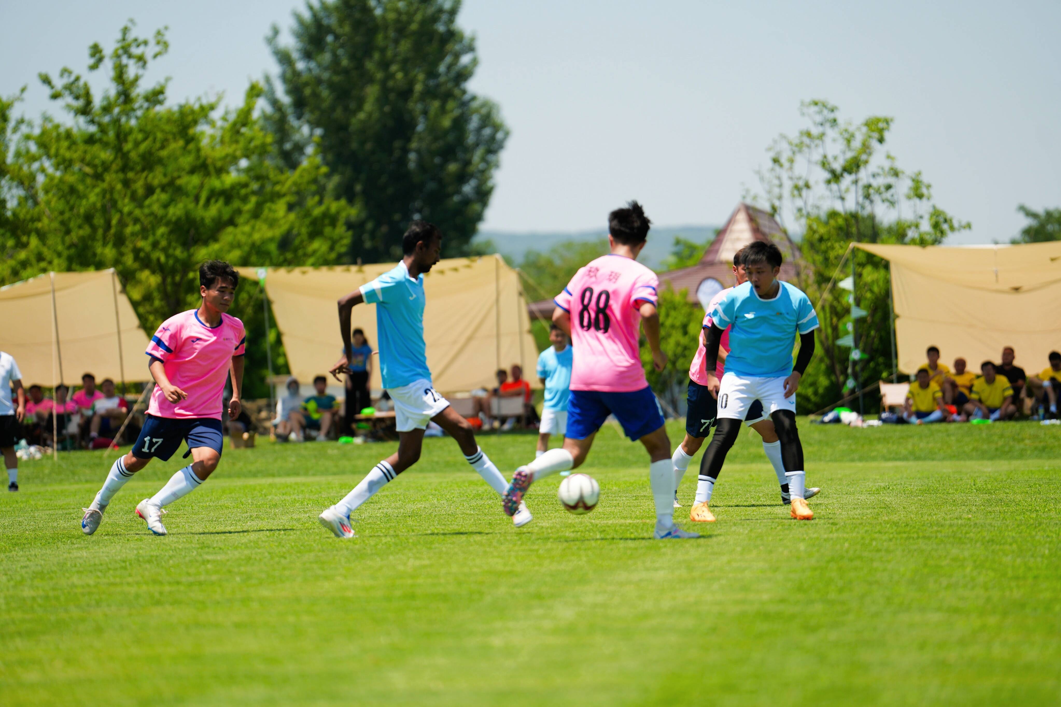 强队角逐,欧洲足球联赛引爆热潮的简单介绍 强队角逐,欧洲足球联赛引爆热潮的简单介绍