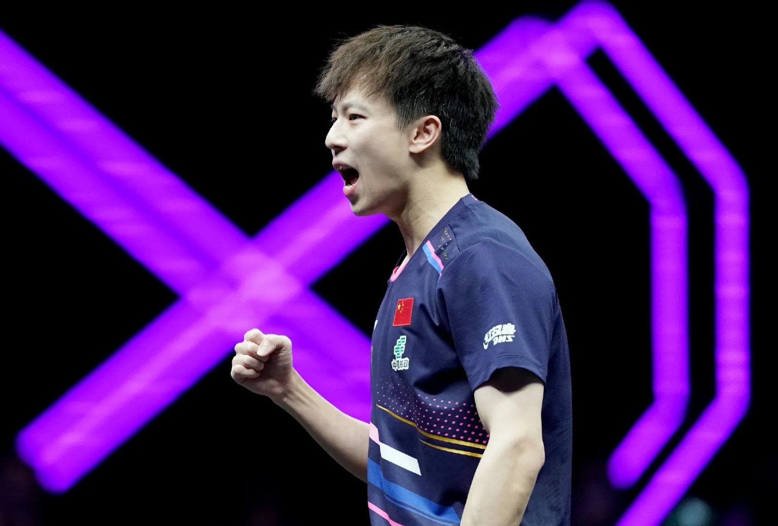 关于选手状态火爆，击败对手晋级下一轮比赛的信息