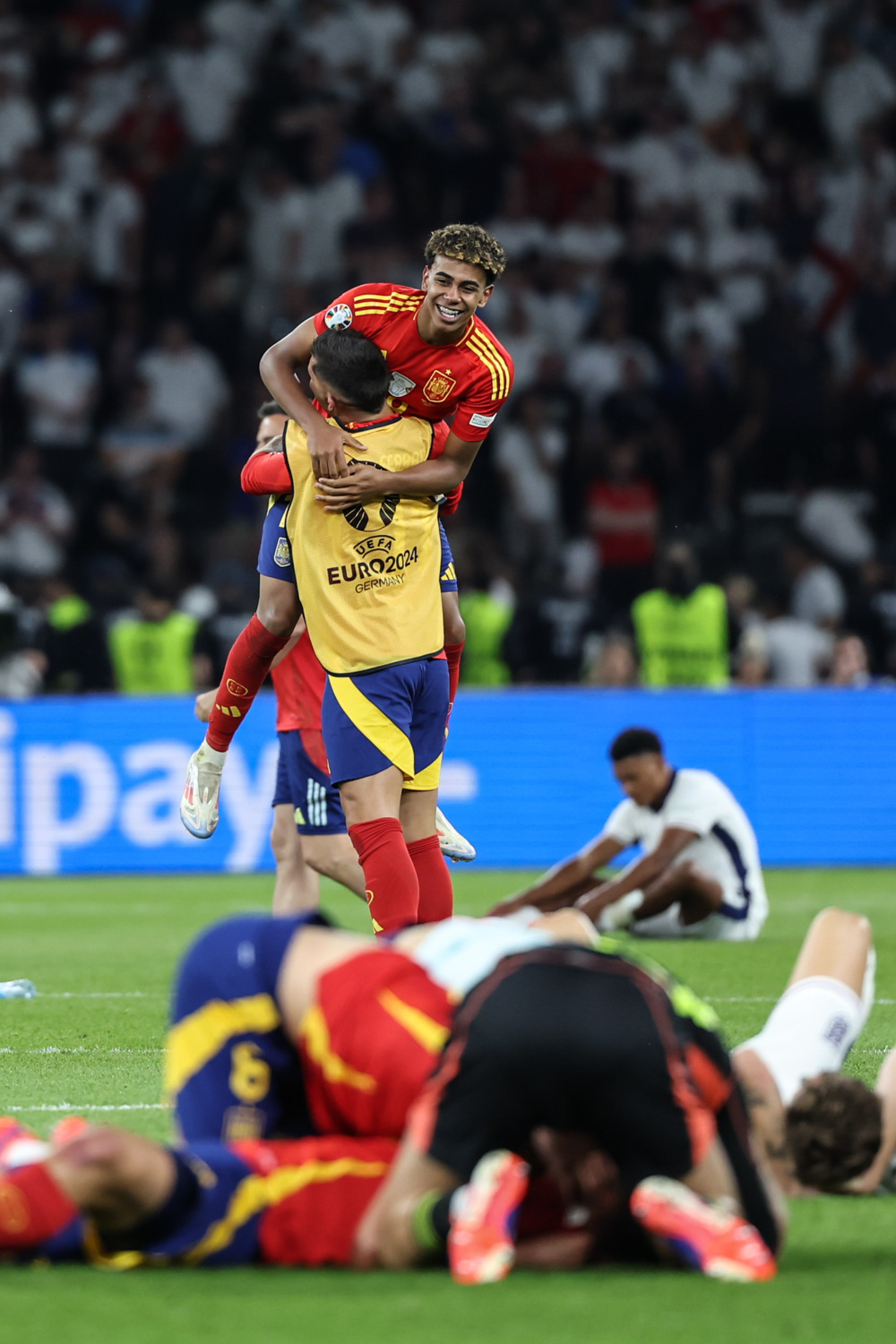 默契配合!欧洲足球强队向胜利冲刺的简单介绍 默契配合!欧洲足球强队向胜利冲刺的简单介绍