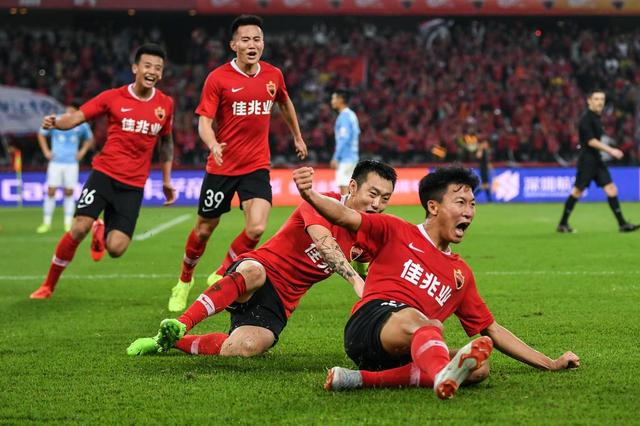 包含北京中赫国安主场大胜深圳佳兆业，提升排名的词条