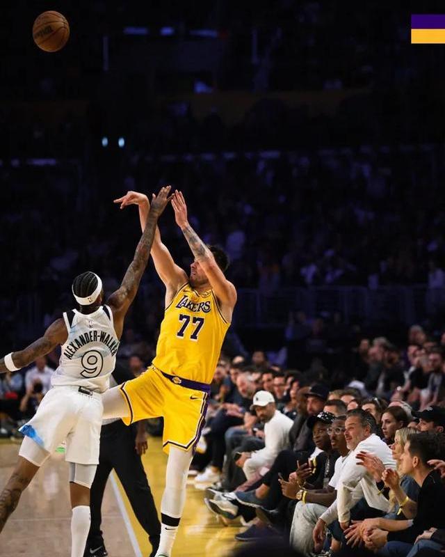 湖人客场逆转,取得关键胜利 湖人客场逆转,取得关键胜利