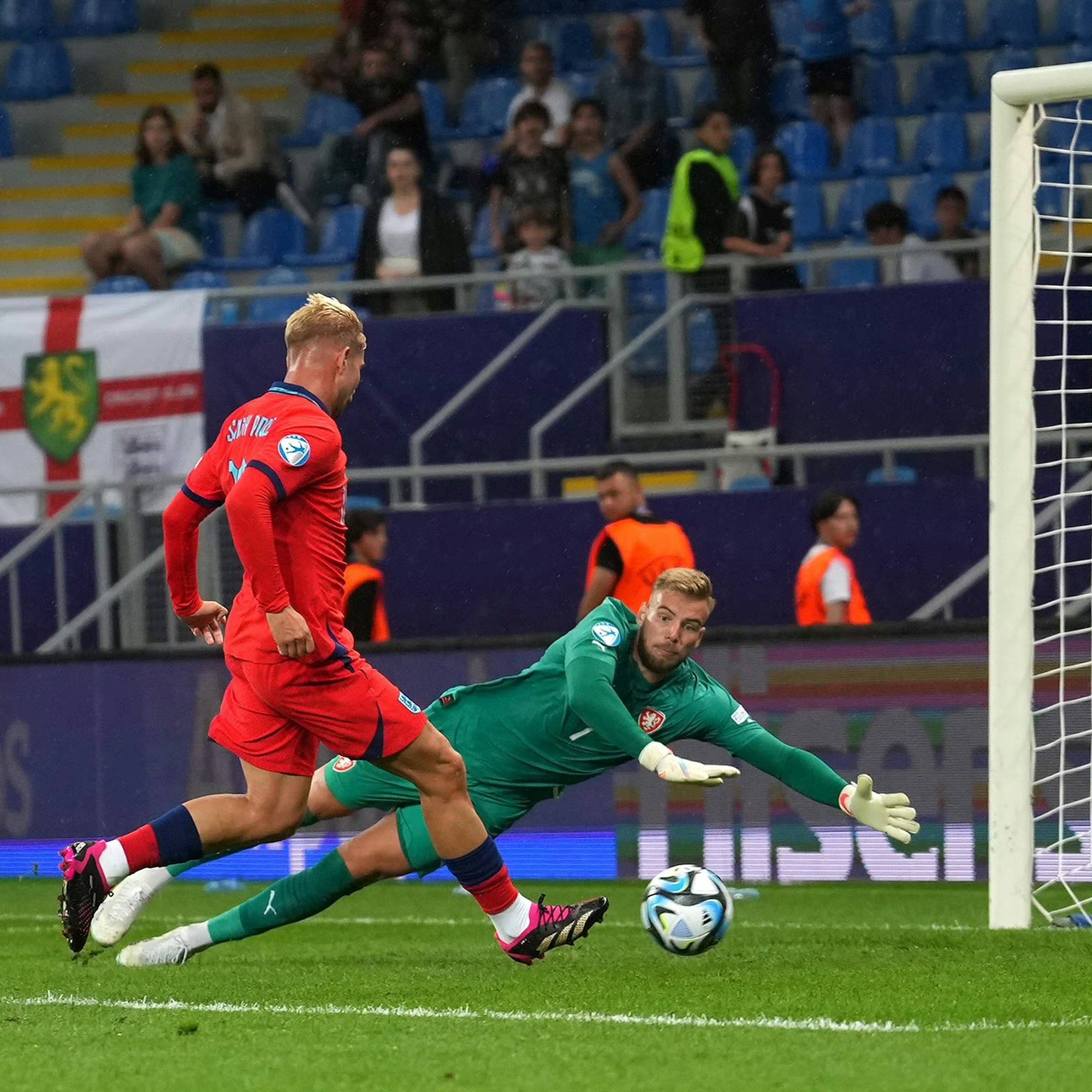 黑白直播在线观看nba-荷兰队在欧预赛中全面占优势