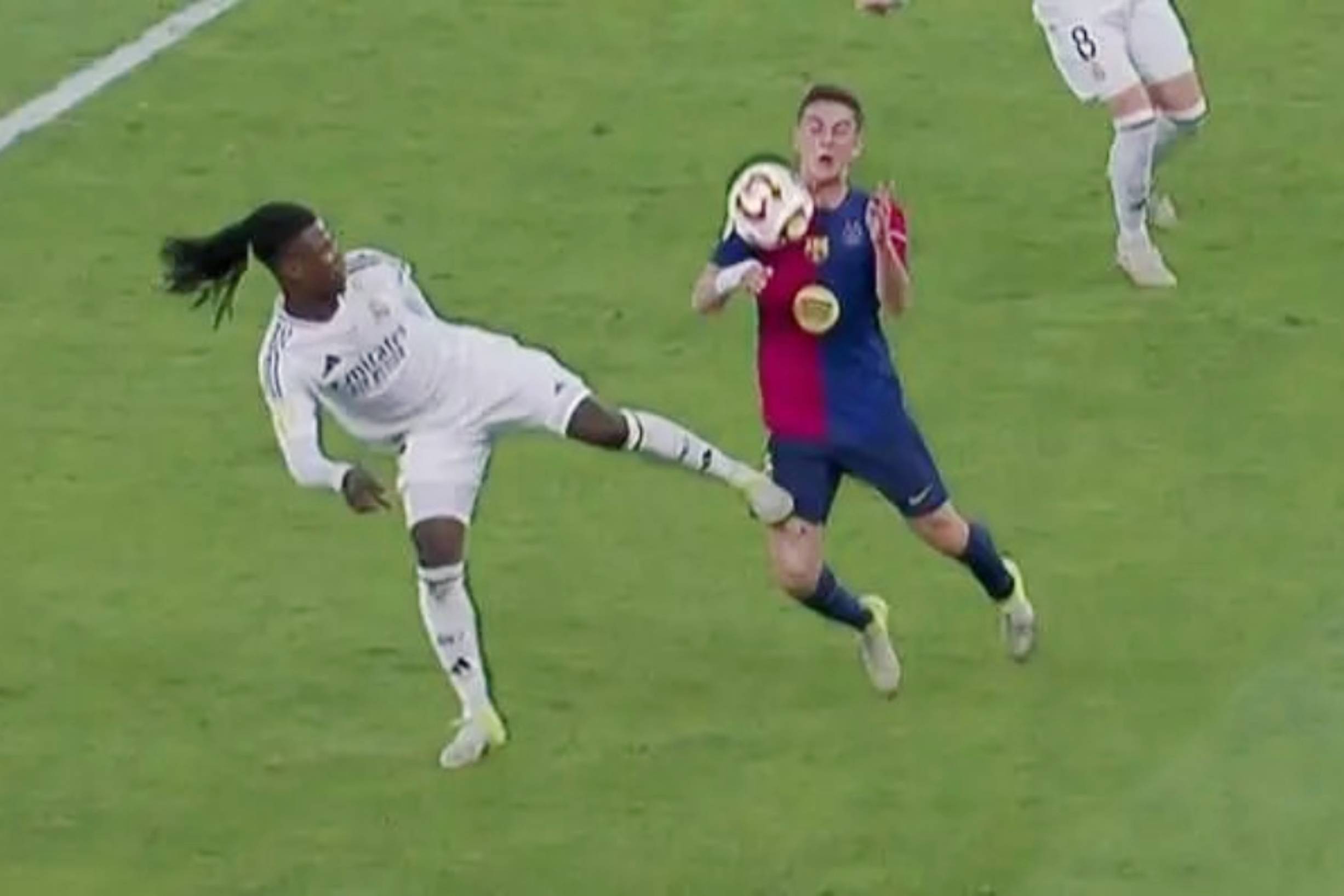 黑白直播nba-精彩瞬间回放，球员犯错影响比赛