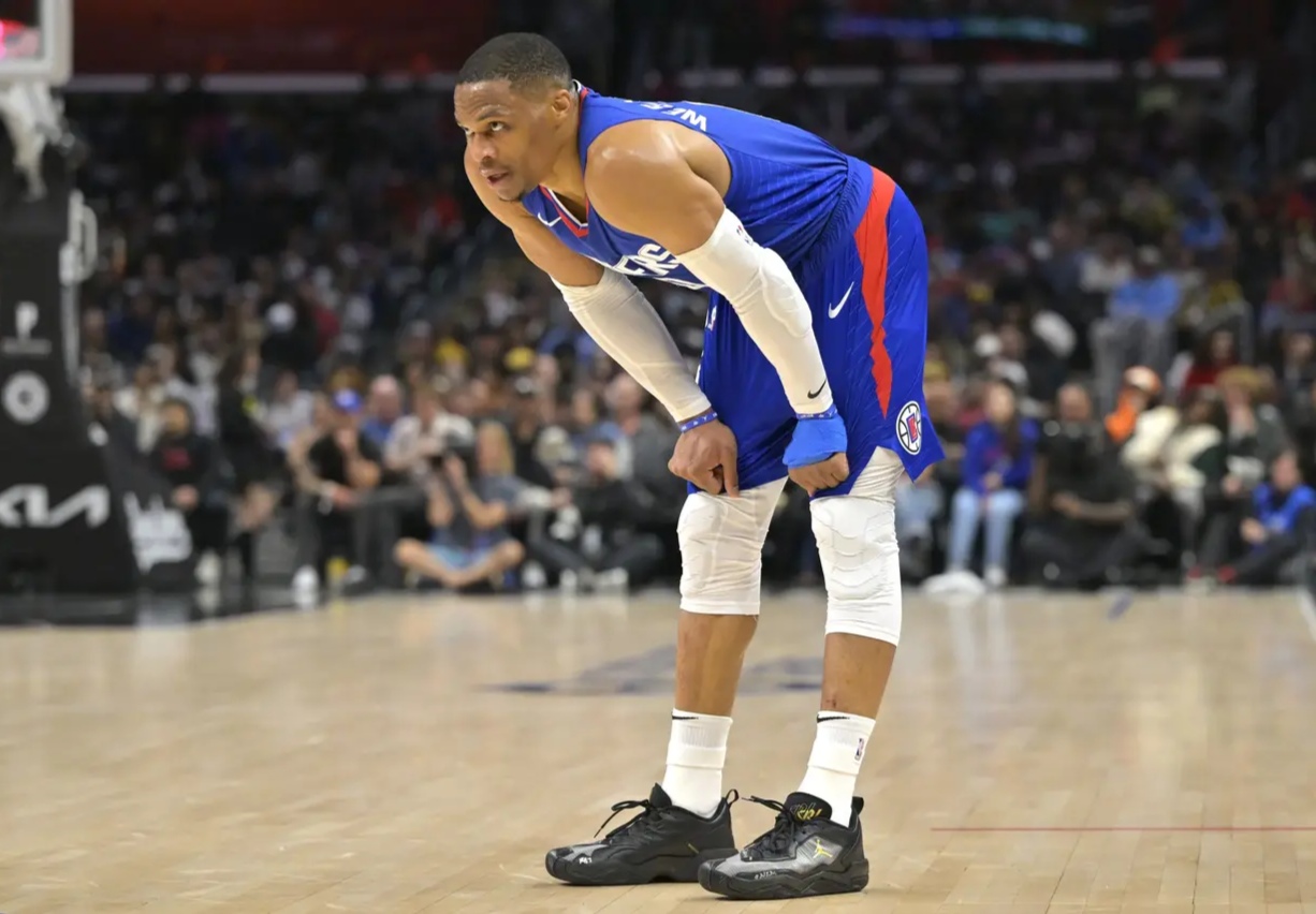 黑白直播在线观看-乔治复出狂砍30分，快船惊险击败鹈鹕