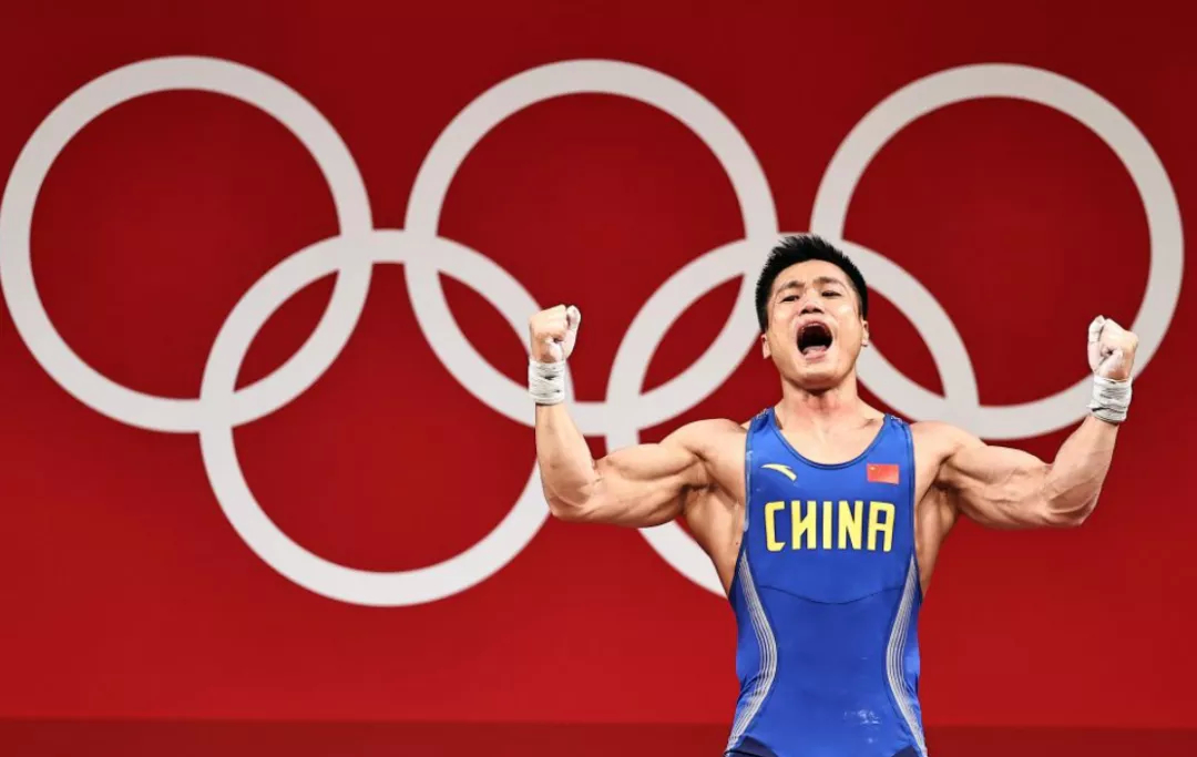 黑白直播-战斗泪眼夺冠成功,冠军奋斗赛场为国争光的简单介绍