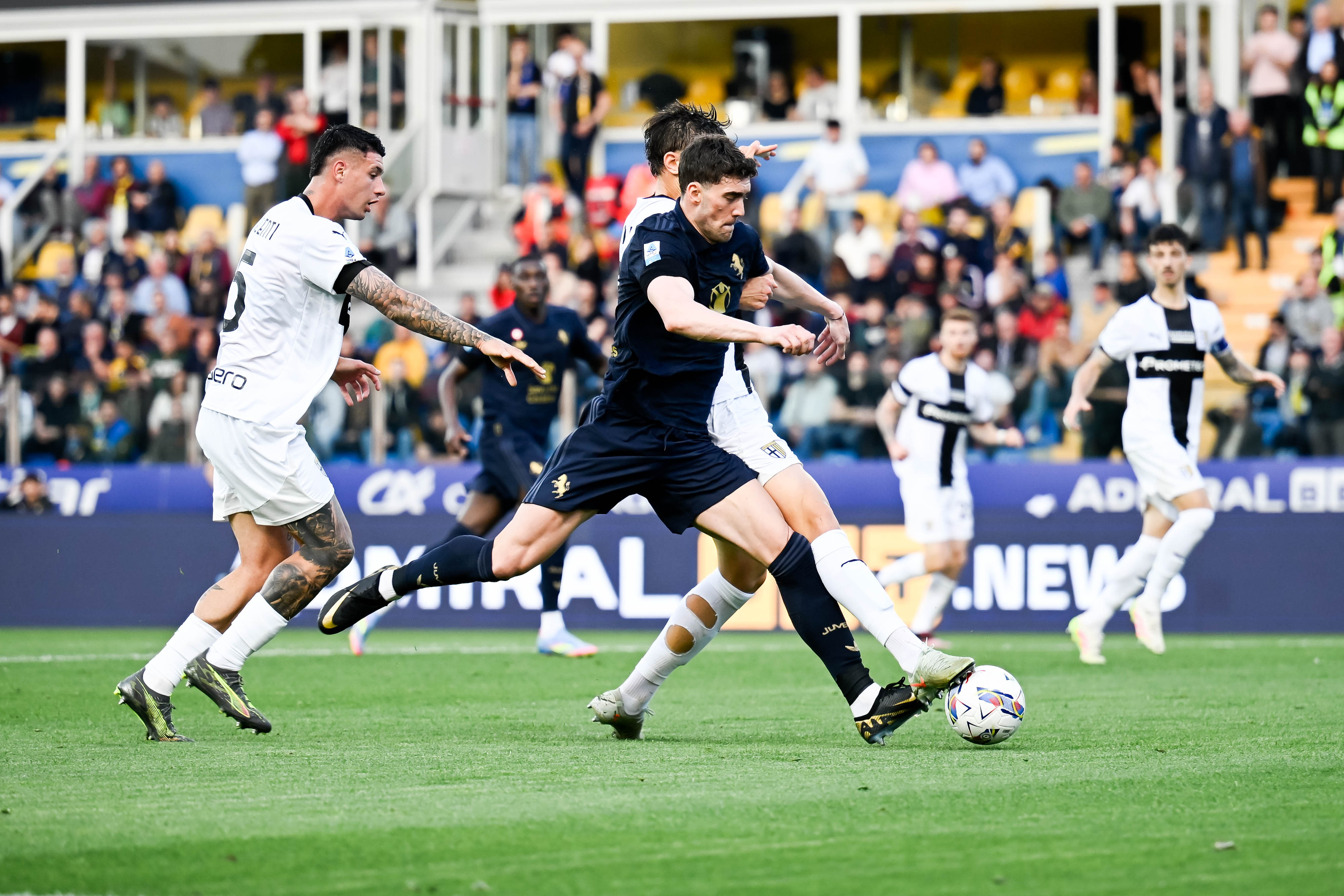 尤文图斯客场胜出,保持领先优势 尤文图斯客场胜出,保持领先优势