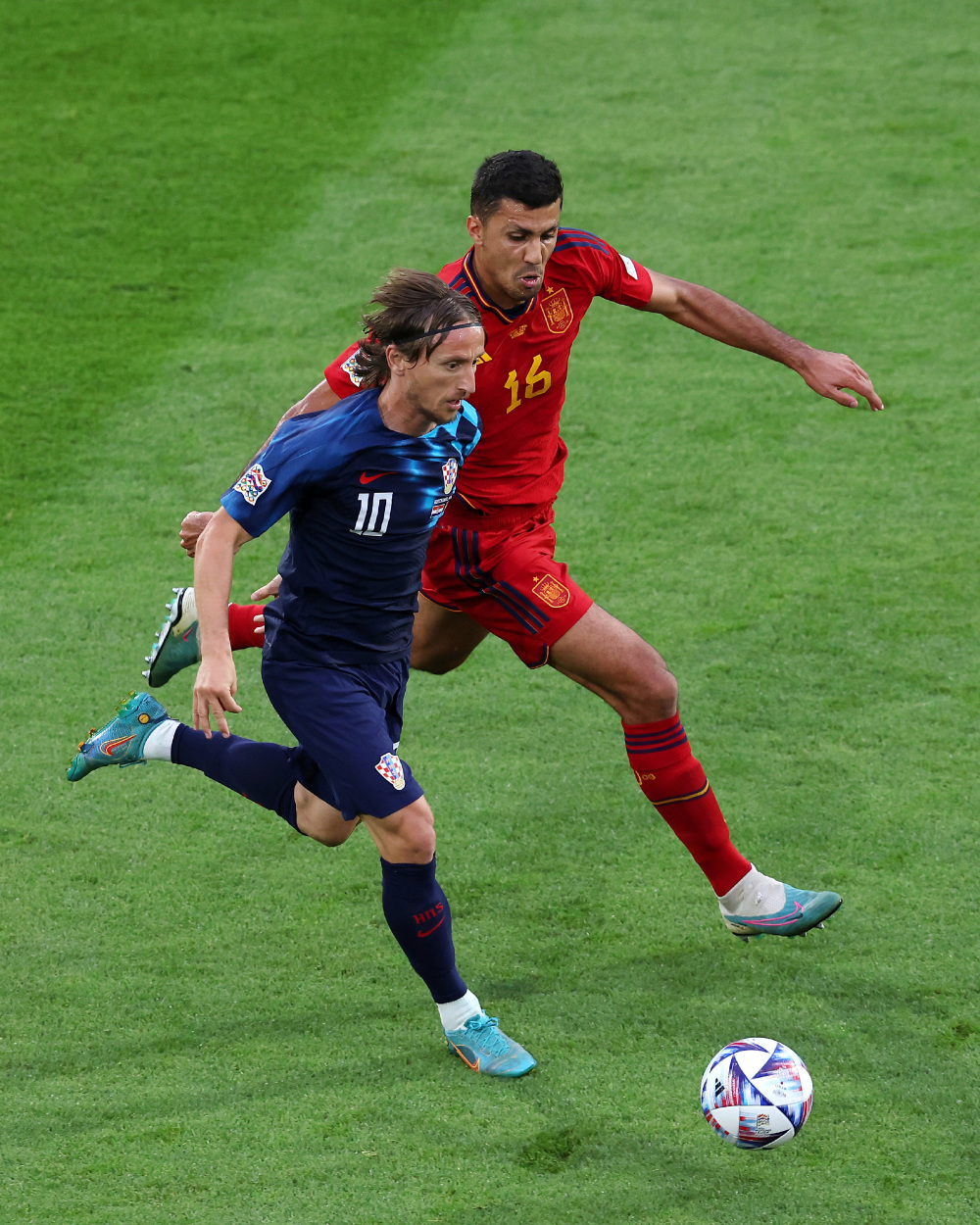 摩纳哥门将出色扑出点球，力保不败