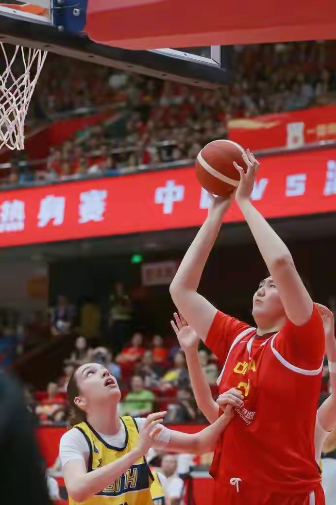 黑白直播nba在线观看-包含防守端稳固，一路领先掌控比赛的词条