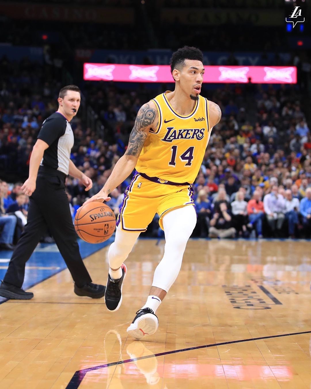 黑白直播在线观看-包含西班牙男篮险胜魔术，丹尼·格林爆发神勇的词条