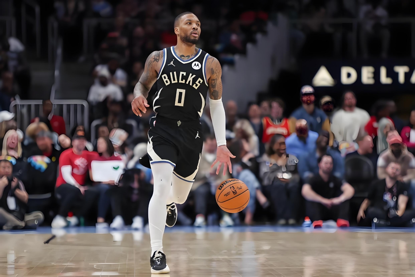 雄鹿主场击败马刺取得五连胜 雄鹿主场击败马刺取得五连胜