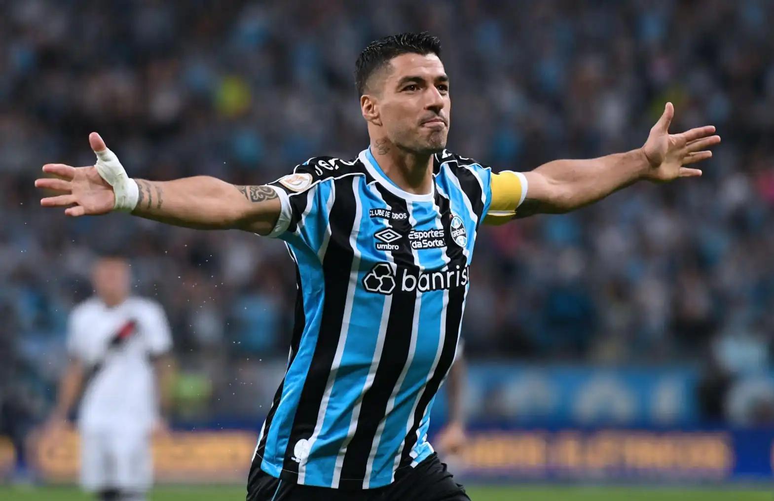 黑白直播免费体育直播-关于法国横扫里昂，苏亚雷斯统治全场的信息