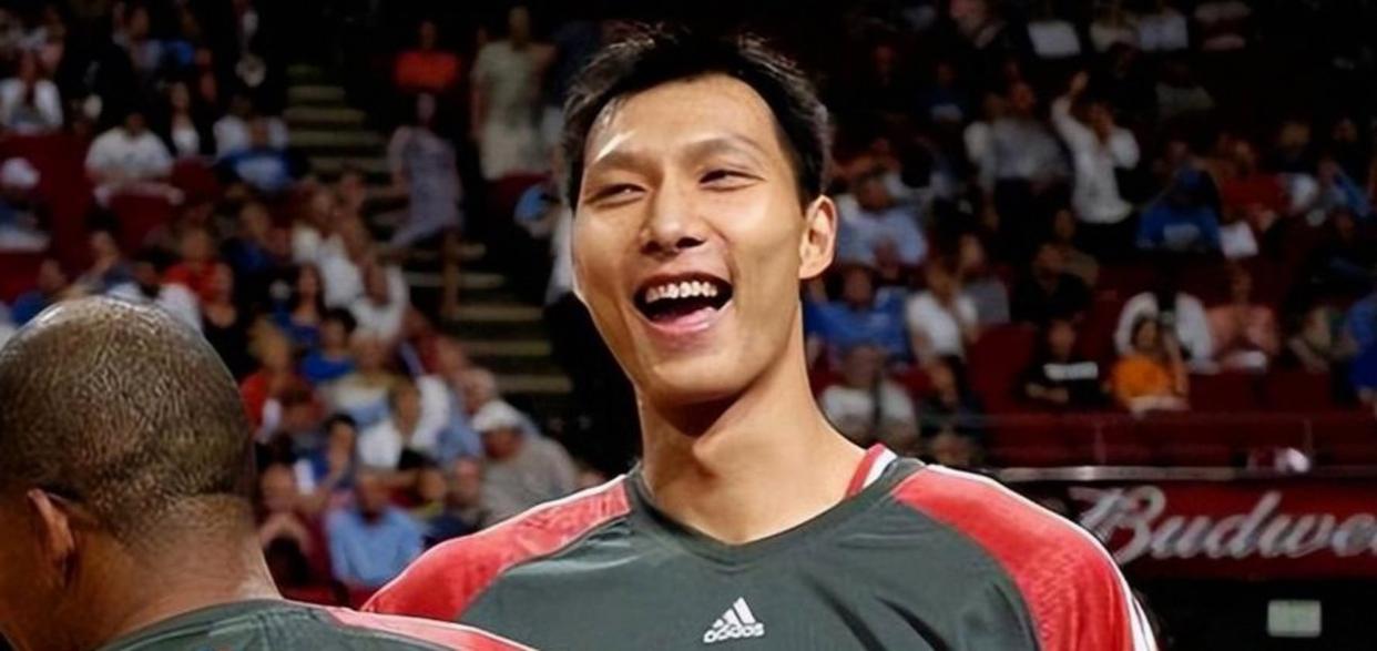 黑白直播nba-雄鹿碾压太阳，易建联高光表现