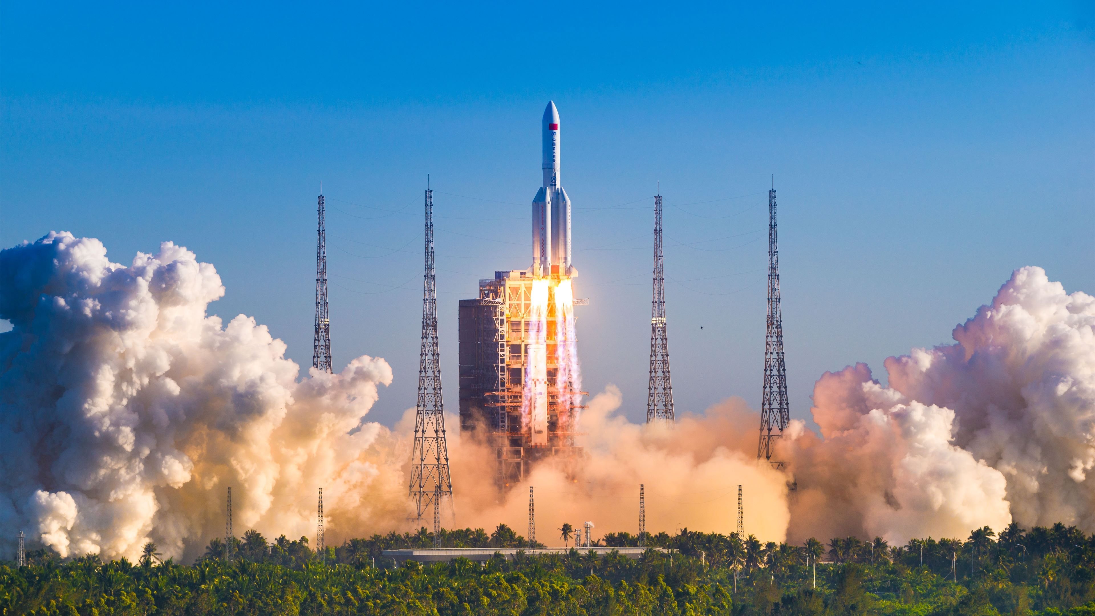 黑白直播网-绿茵与赛道，当日本足球的精密齿轮咬合F1街道的极限心跳