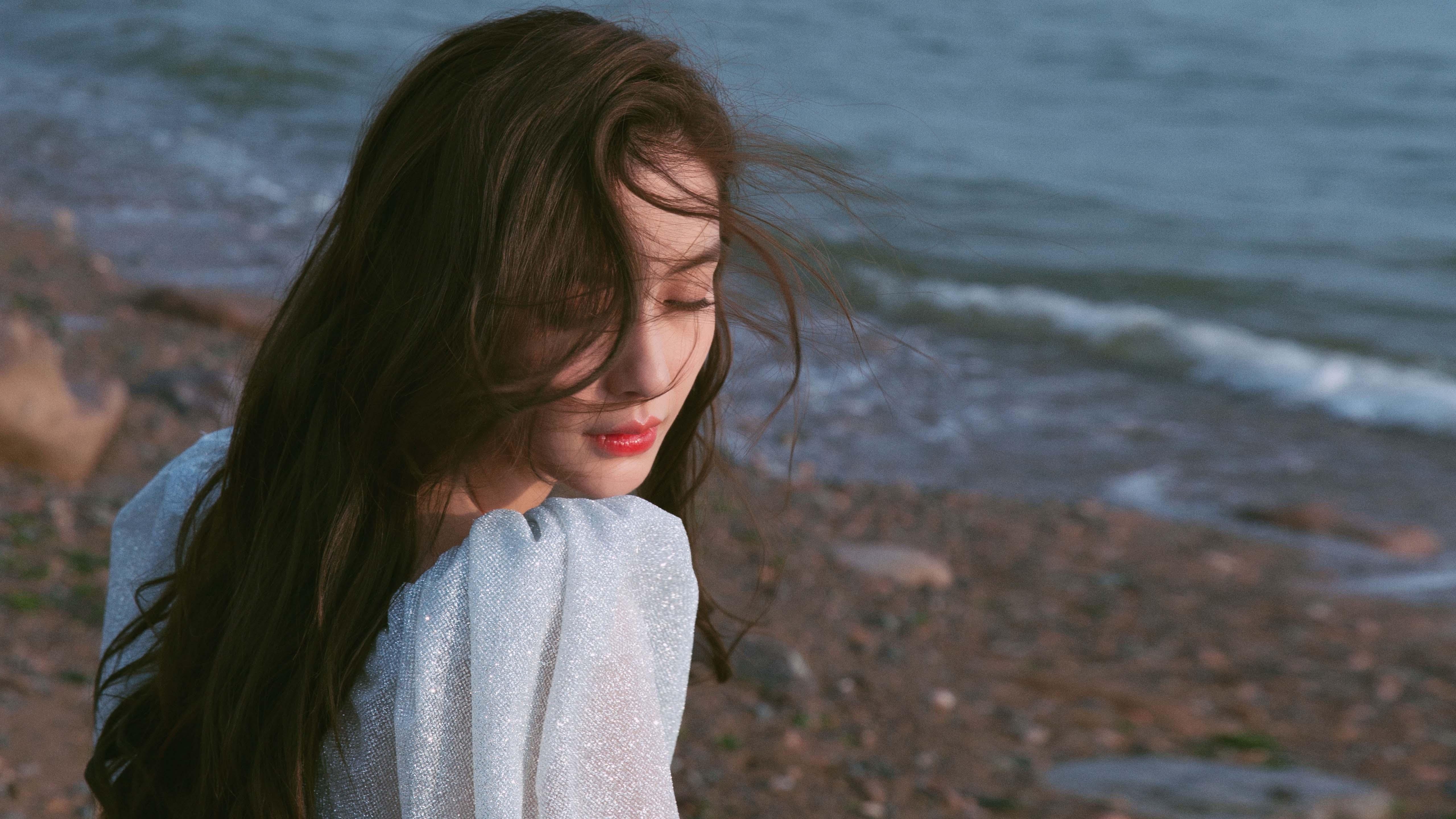 绿茵争冠与篮球横扫，英超焦点战与独行侠的胜利交响曲