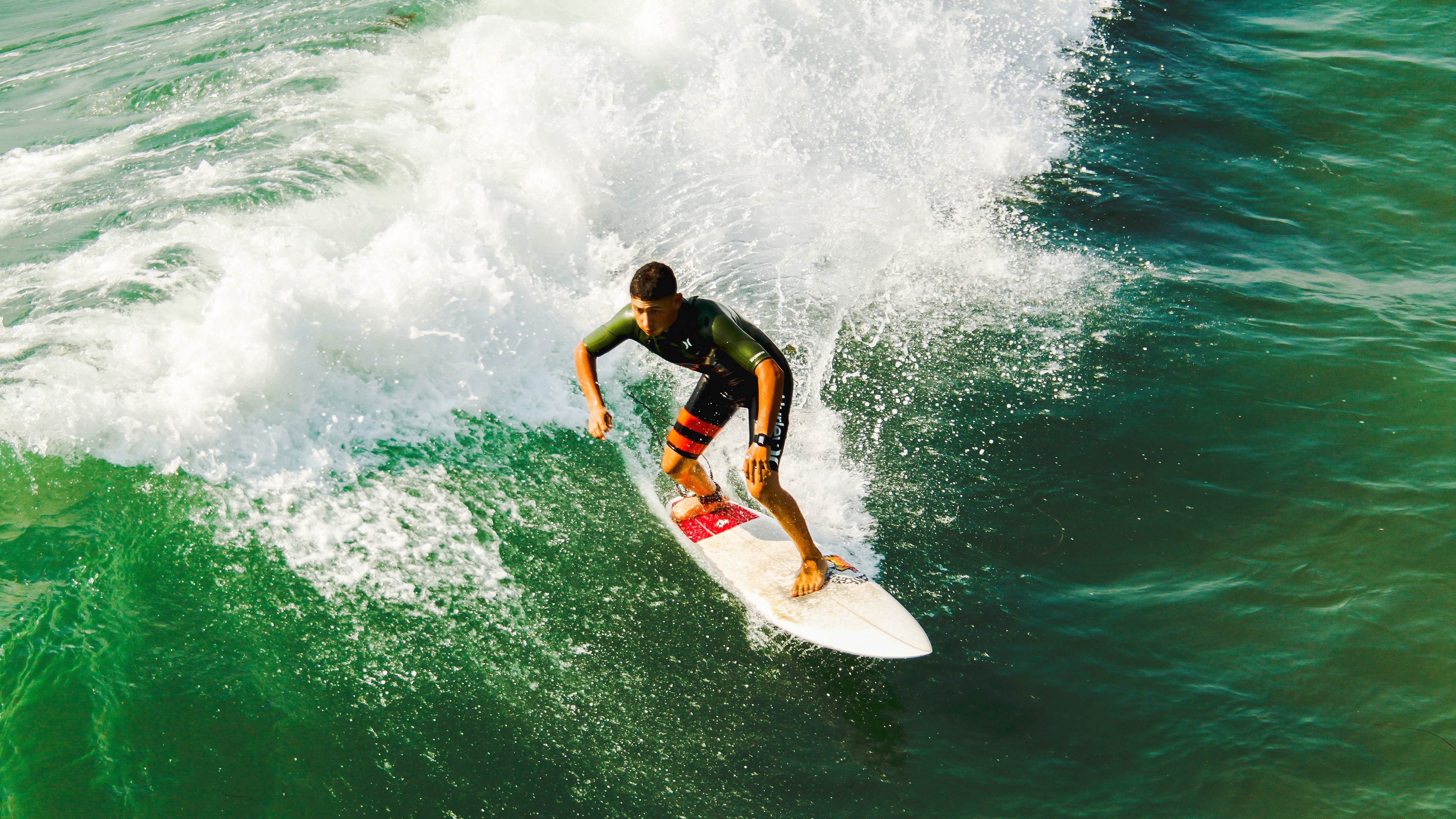黑白直播在线观看-铁腰觉醒蓝军传承，东欧铁骑碾压绿岛