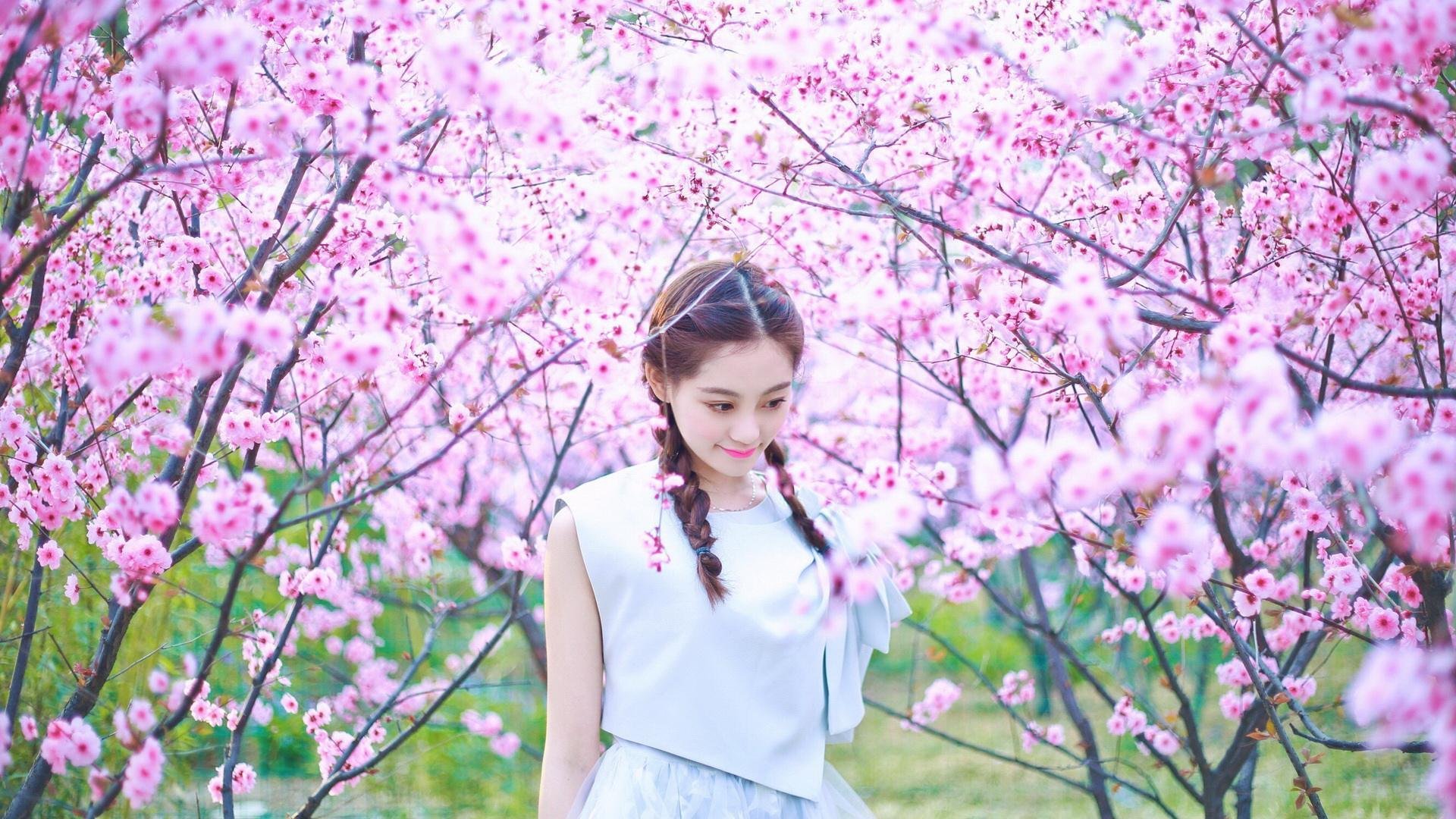 黑白直播-宿敌交锋与王子隐退夜，当莫德里奇的关键传球，照亮了巴西防线的裂痕