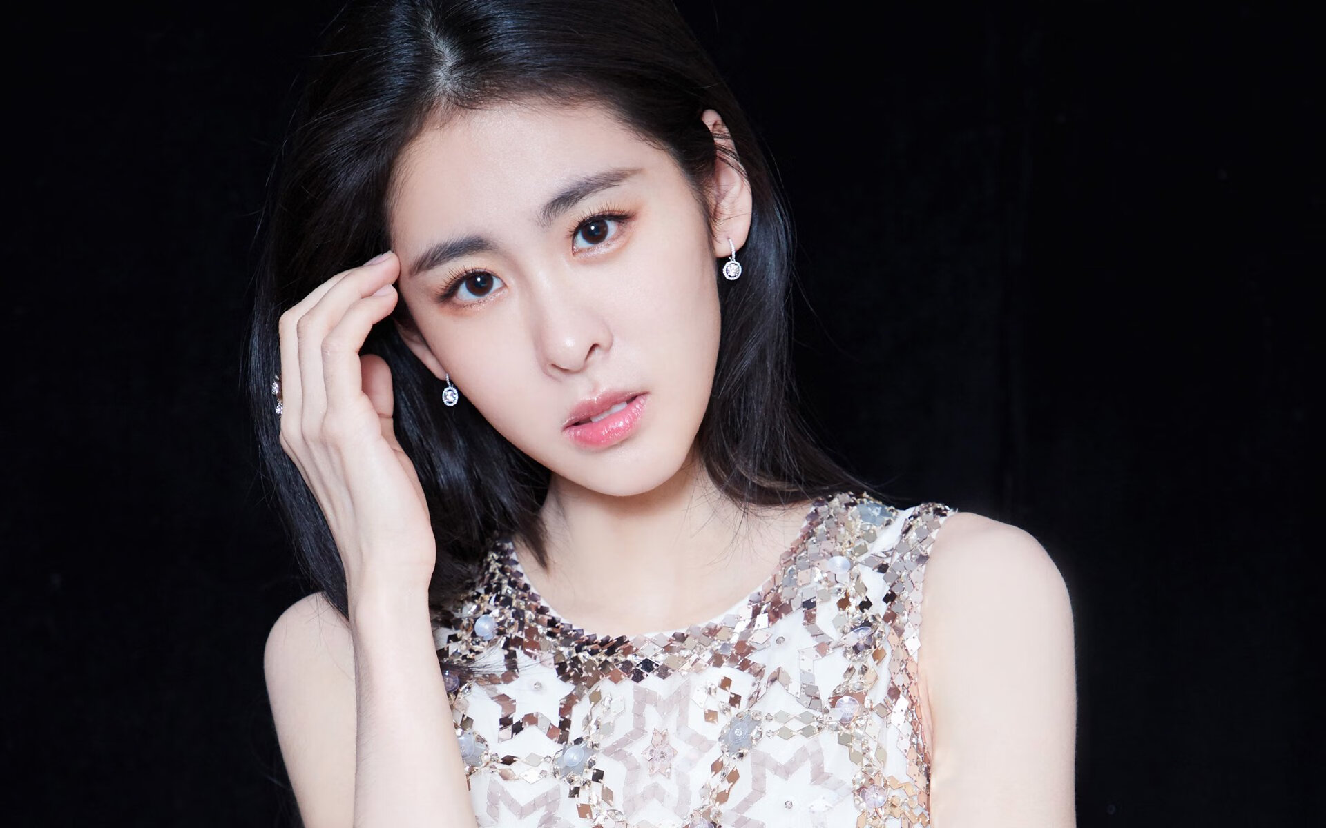 黑白直播在线观看-今夜，改写世界的人