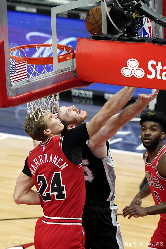 辽宁队对阵马刺，拉文防守端锁死对手