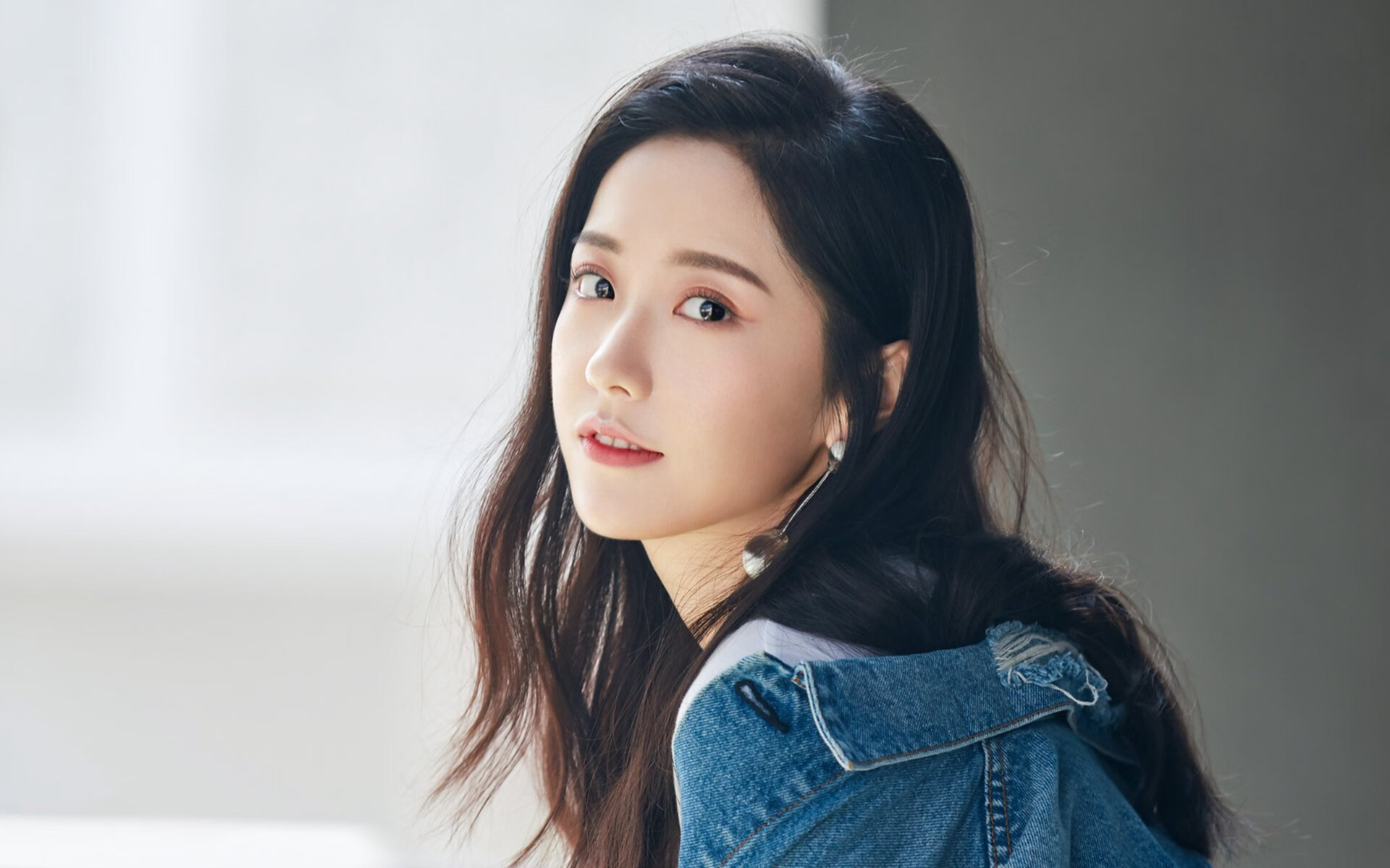 黑白直播体育-中亚狼啸震北欧，乌兹别克斯坦险胜挪威，登贝莱独舞惊艳2026世界杯